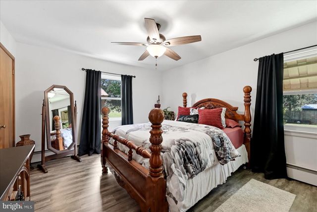 9581 VALLEY RD, Berkeley Springs, WV 25411