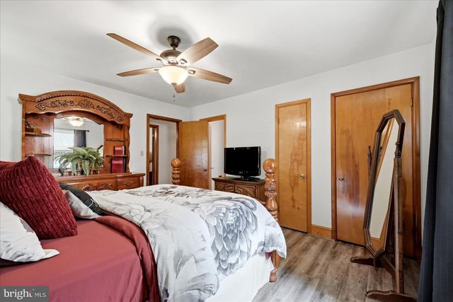 9581 VALLEY RD, Berkeley Springs, WV 25411