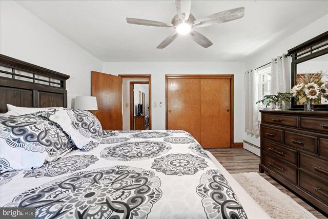 9581 VALLEY RD, Berkeley Springs, WV 25411