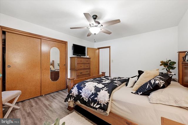 9581 VALLEY RD, Berkeley Springs, WV 25411