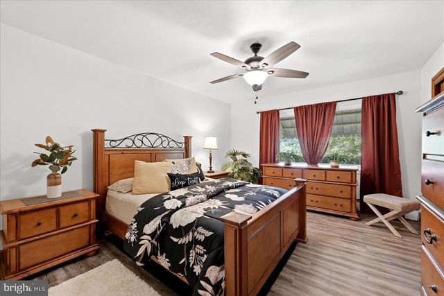 9581 VALLEY RD, Berkeley Springs, WV 25411