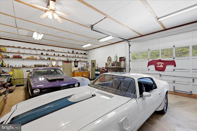 9581 VALLEY RD, Berkeley Springs, WV 25411