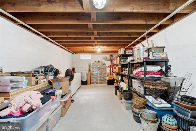 9581 VALLEY RD, Berkeley Springs, WV 25411