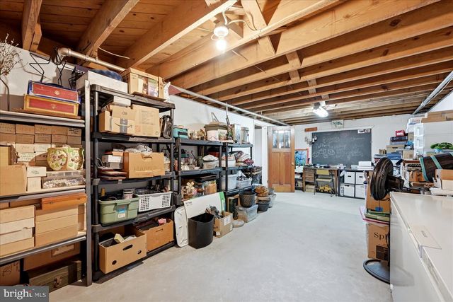 9581 VALLEY RD, Berkeley Springs, WV 25411