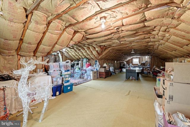 9581 VALLEY RD, Berkeley Springs, WV 25411