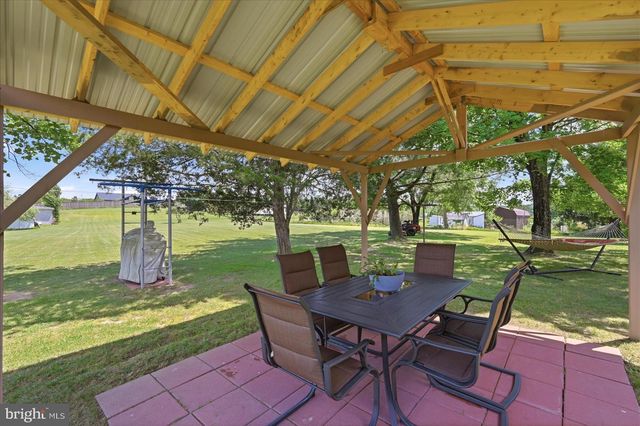 9581 VALLEY RD, Berkeley Springs, WV 25411