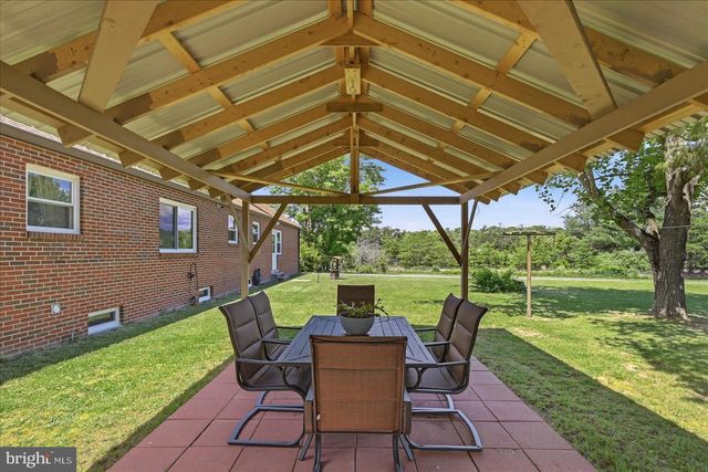 9581 VALLEY RD, Berkeley Springs, WV 25411