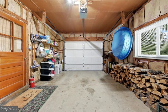 9581 VALLEY RD, Berkeley Springs, WV 25411