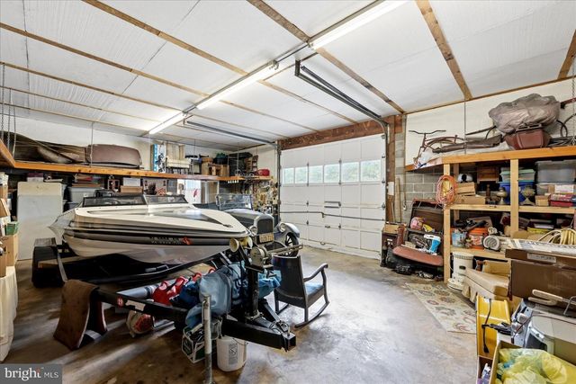 9581 VALLEY RD, Berkeley Springs, WV 25411