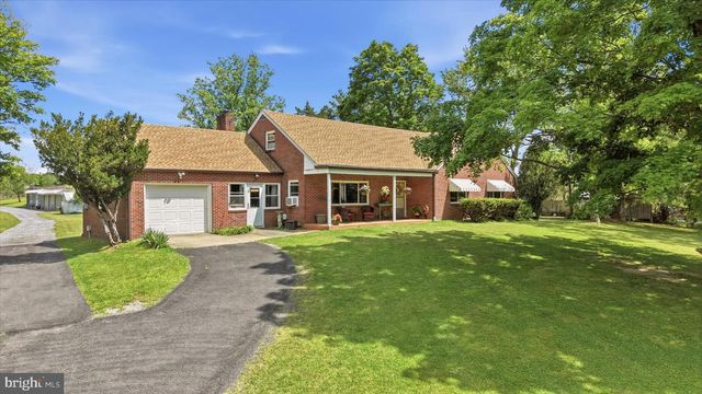 9581 VALLEY RD, Berkeley Springs, WV 25411