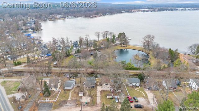 9473 Huron Street, Pinckney, MI 48169