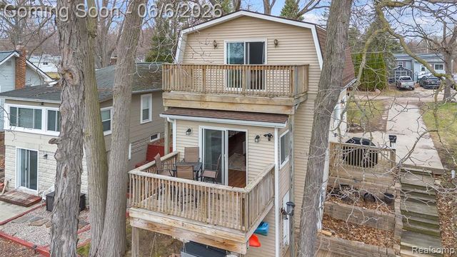 9473 Huron Street, Pinckney, MI 48169