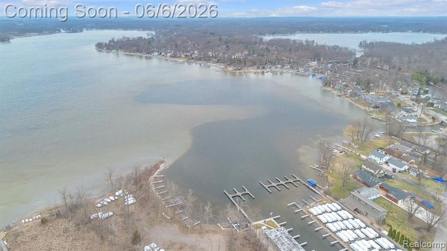 9473 Huron Street, Pinckney, MI 48169
