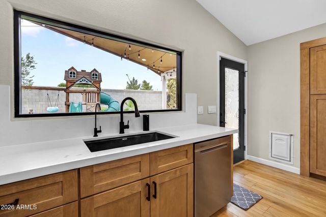 533 N JOSHUA TREE Lane, Gilbert, AZ 85234