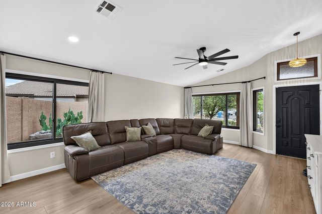 533 N JOSHUA TREE Lane, Gilbert, AZ 85234