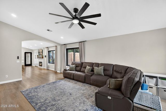 533 N JOSHUA TREE Lane, Gilbert, AZ 85234