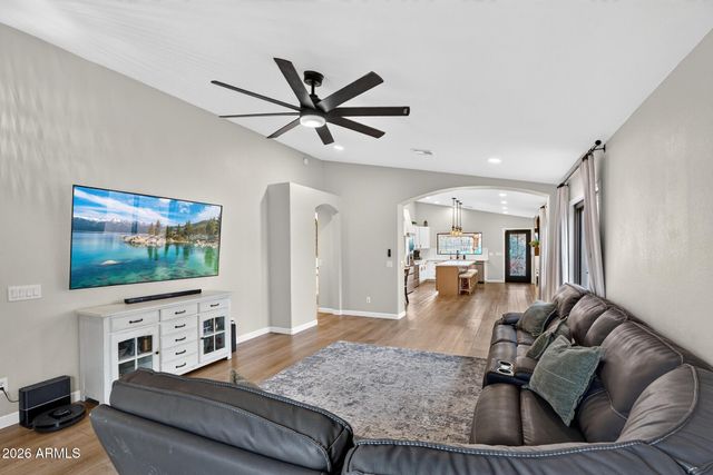 533 N JOSHUA TREE Lane, Gilbert, AZ 85234