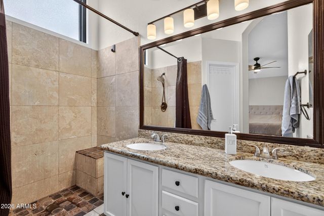 533 N JOSHUA TREE Lane, Gilbert, AZ 85234