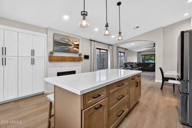 533 N JOSHUA TREE Lane, Gilbert, AZ 85234