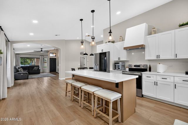 533 N JOSHUA TREE Lane, Gilbert, AZ 85234