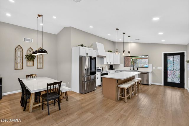 533 N JOSHUA TREE Lane, Gilbert, AZ 85234