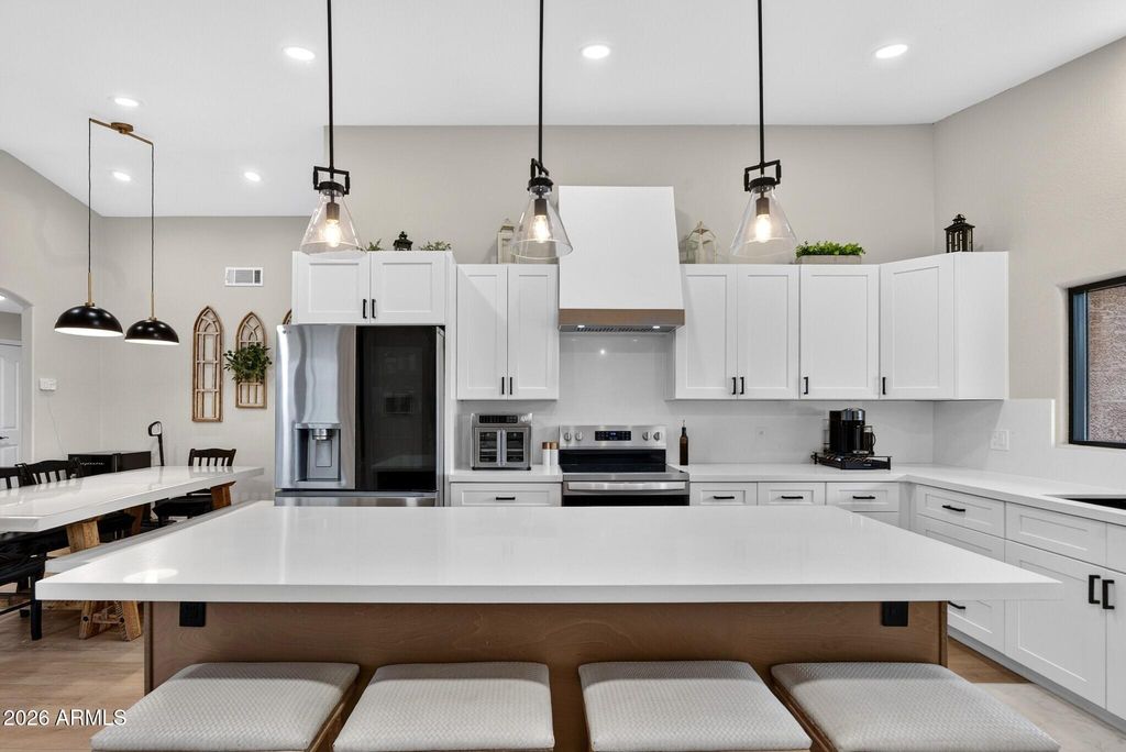 533 N JOSHUA TREE Lane, Gilbert, AZ 85234