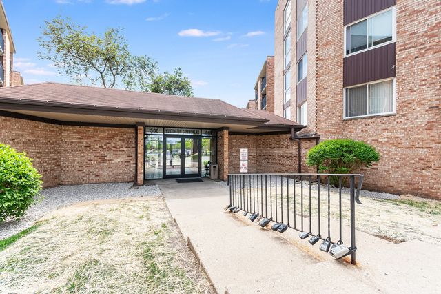 502 W Huntington Commons Road 443, Mount Prospect, IL 60056