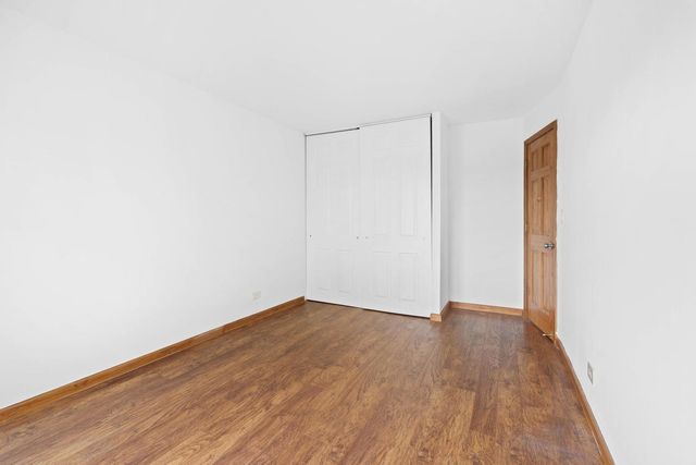 502 W Huntington Commons Road 443, Mount Prospect, IL 60056