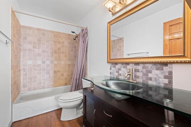 502 W Huntington Commons Road 443, Mount Prospect, IL 60056