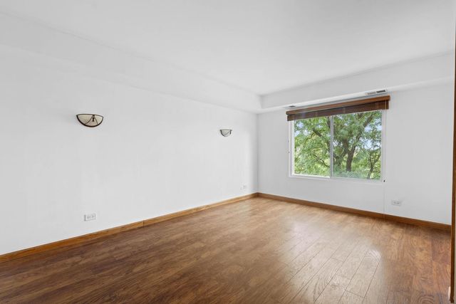 502 W Huntington Commons Road 443, Mount Prospect, IL 60056