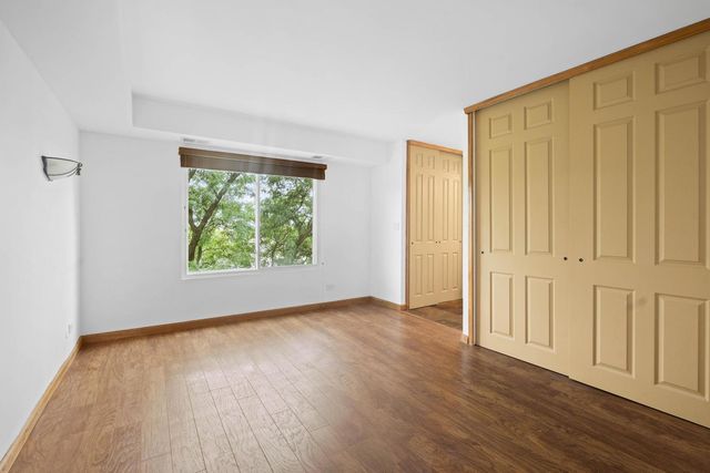 502 W Huntington Commons Road 443, Mount Prospect, IL 60056