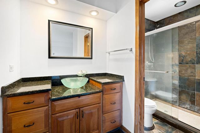 502 W Huntington Commons Road 443, Mount Prospect, IL 60056