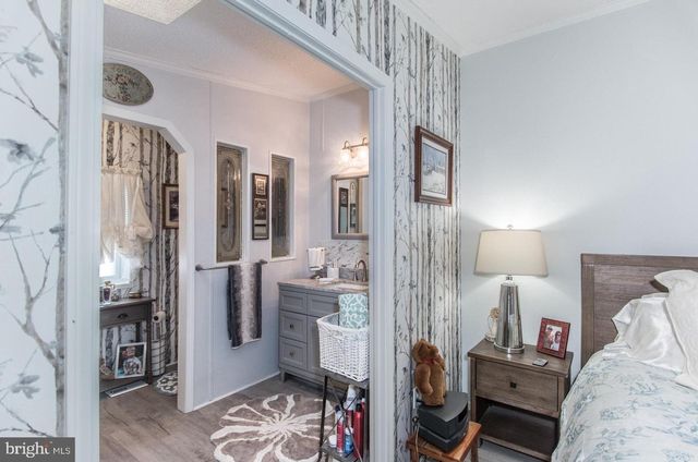 97 ACORN CT E, New Hope, PA 18938