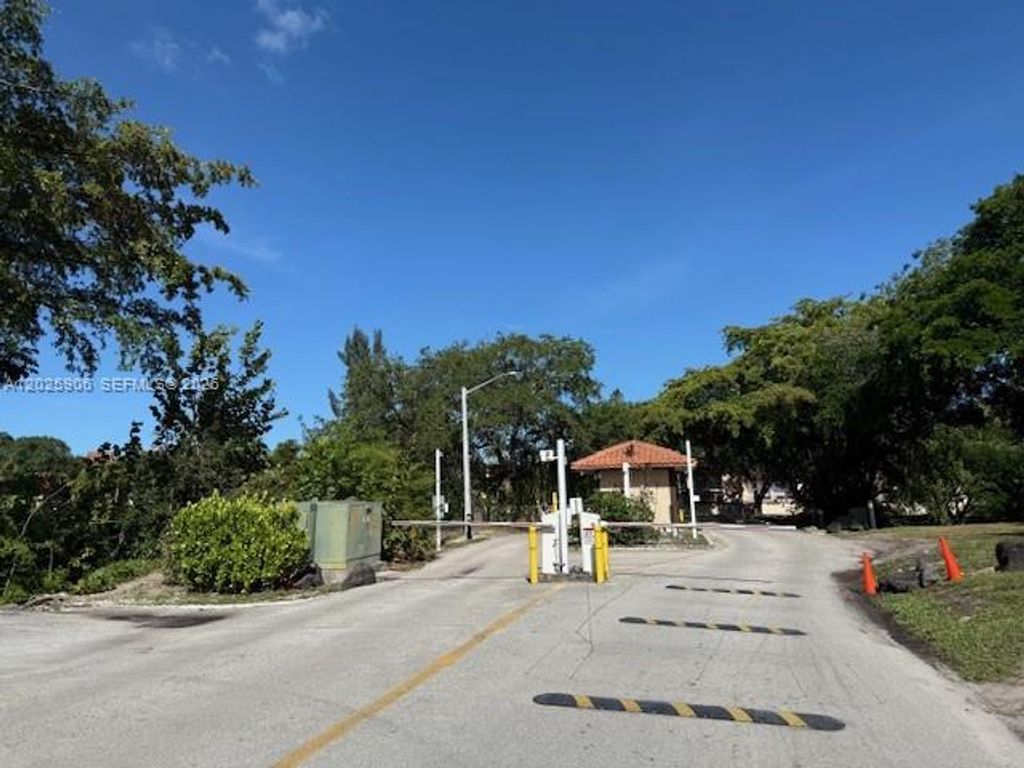 6101 N Falls Circle Drive 312, Lauderhill, FL 33319