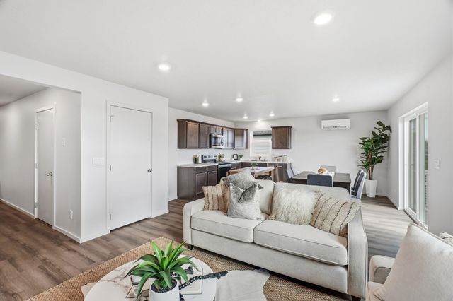 1012 E K St, Deer Park, WA 99006