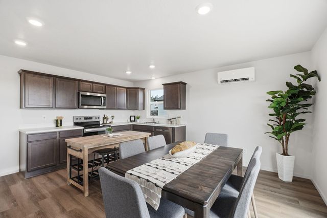 1012 E K St, Deer Park, WA 99006
