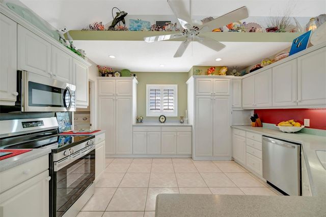 2215 AVENUE A, Bradenton Beach, FL 34217