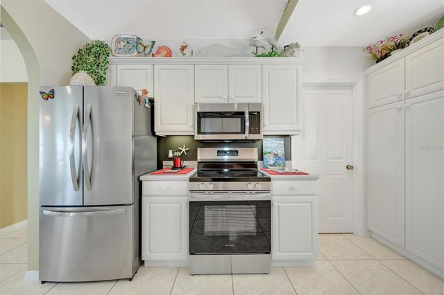 2215 AVENUE A, Bradenton Beach, FL 34217