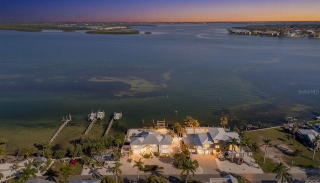 2215 AVENUE A, Bradenton Beach, FL 34217