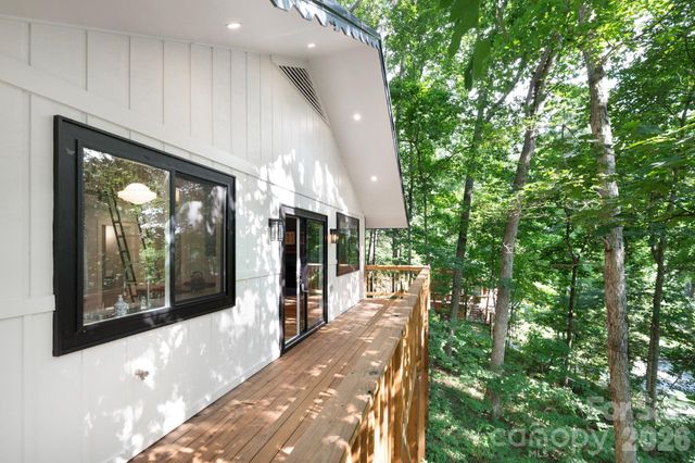 17 Woodhaven Place, Asheville, NC 28805