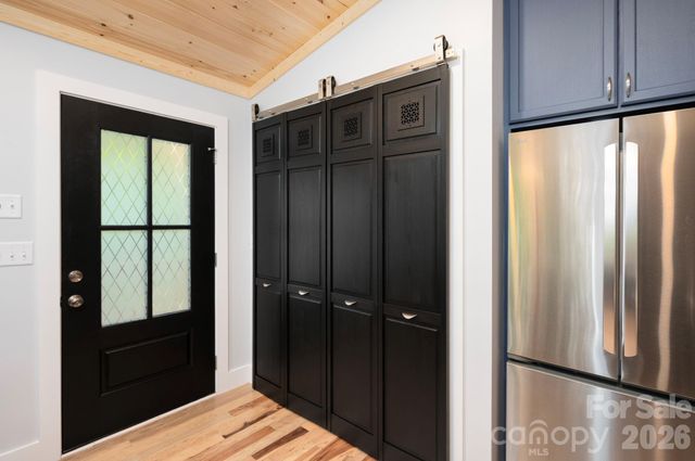 17 Woodhaven Place, Asheville, NC 28805