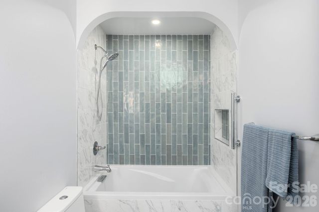 17 Woodhaven Place, Asheville, NC 28805