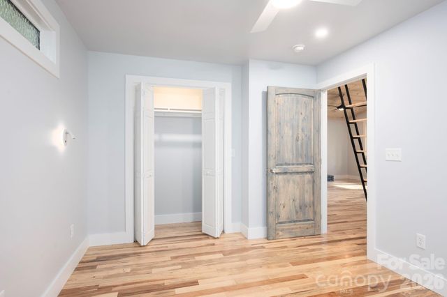 17 Woodhaven Place, Asheville, NC 28805