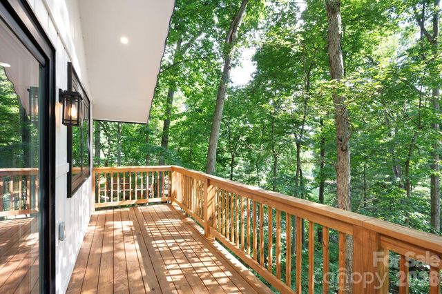 17 Woodhaven Place, Asheville, NC 28805
