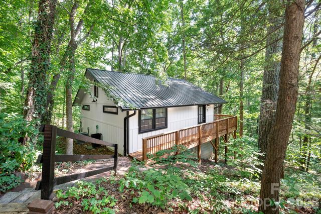 17 Woodhaven Place, Asheville, NC 28805