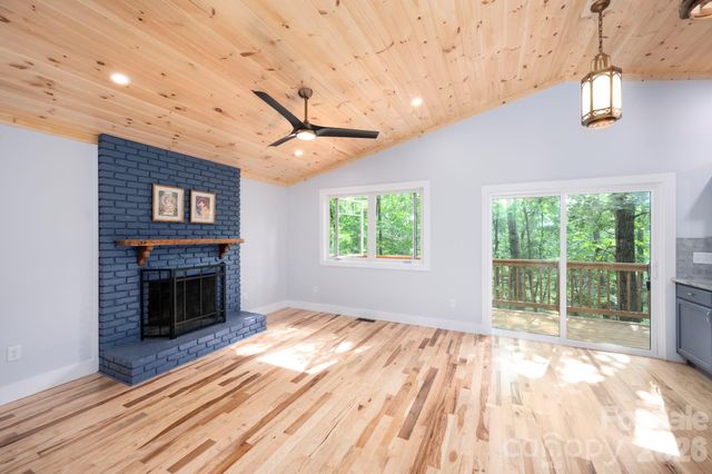 17 Woodhaven Place, Asheville, NC 28805