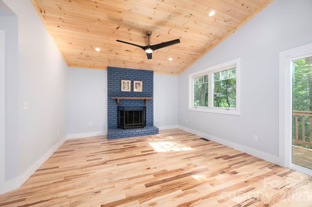 17 Woodhaven Place, Asheville, NC 28805