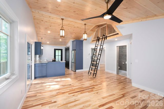 17 Woodhaven Place, Asheville, NC 28805