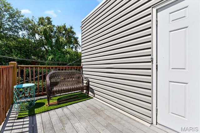 2320 Rutger Street E, St Louis, MO 63104