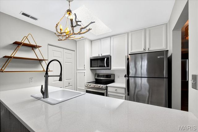 2320 Rutger Street E, St Louis, MO 63104